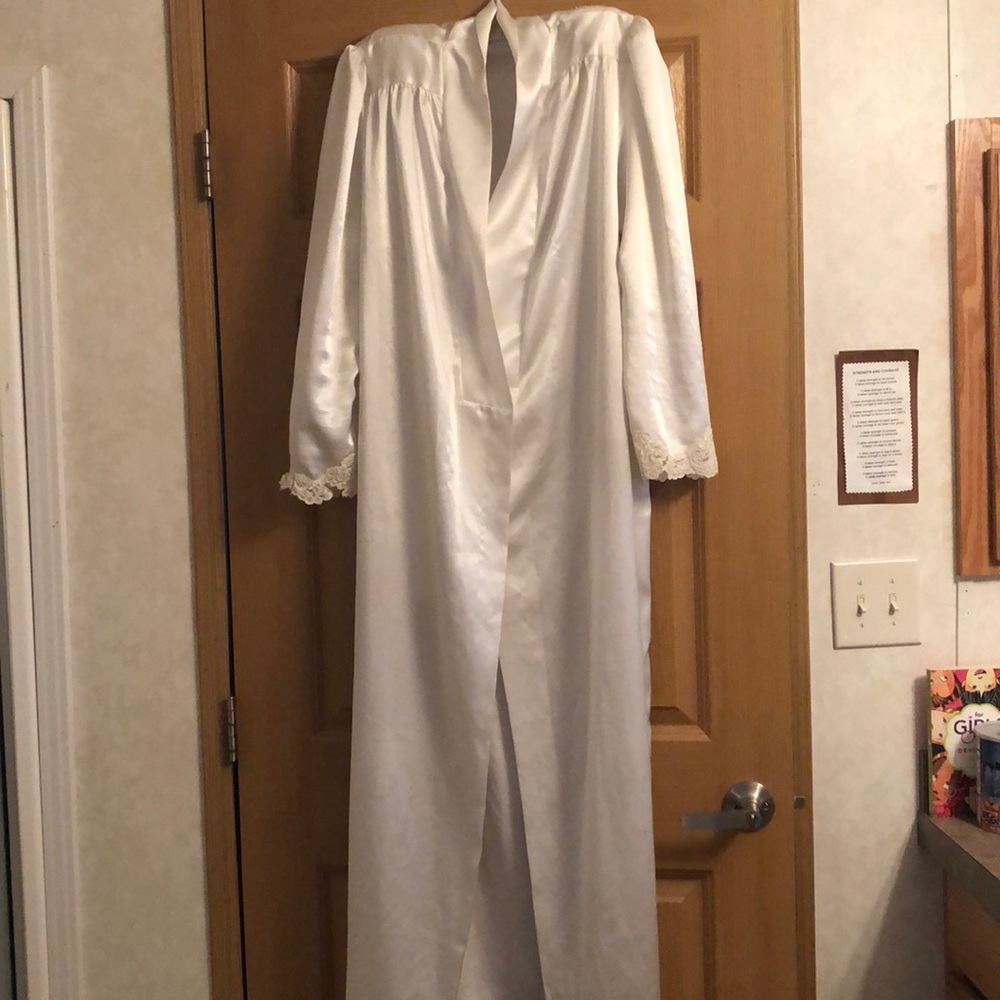 Satin/ polyester robe